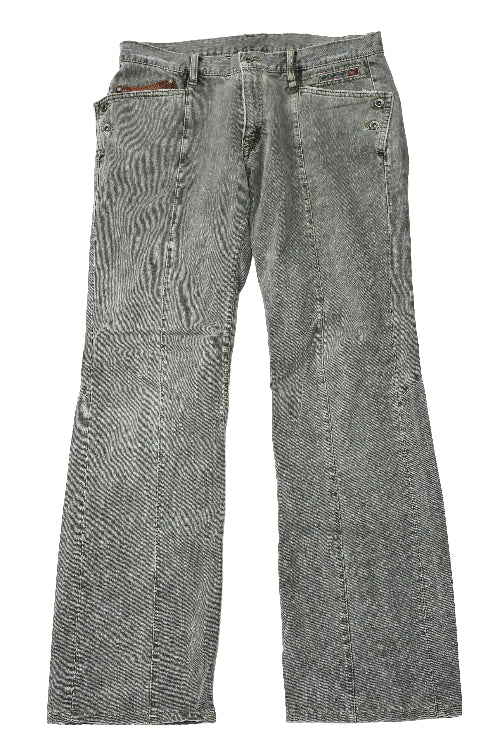 LEATHER PATCHED FADED JEANS
